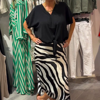 Topp med knut fram och midikjol för kvinnor Casual Set