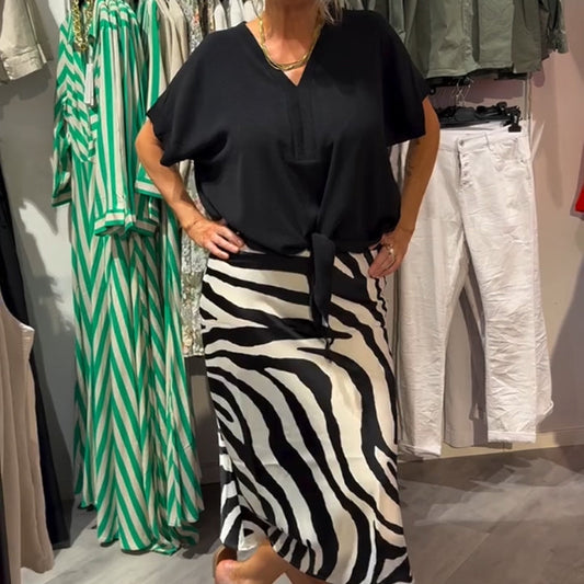 Topp med knut fram och midikjol för kvinnor Casual Set