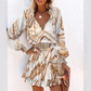 👗 60% RABATT! 💃 Damklänning med V-ringning – LÅNGÄRMAD, VOLANGAD FÅLL och smalt stretchtyg för en elegant look ✨